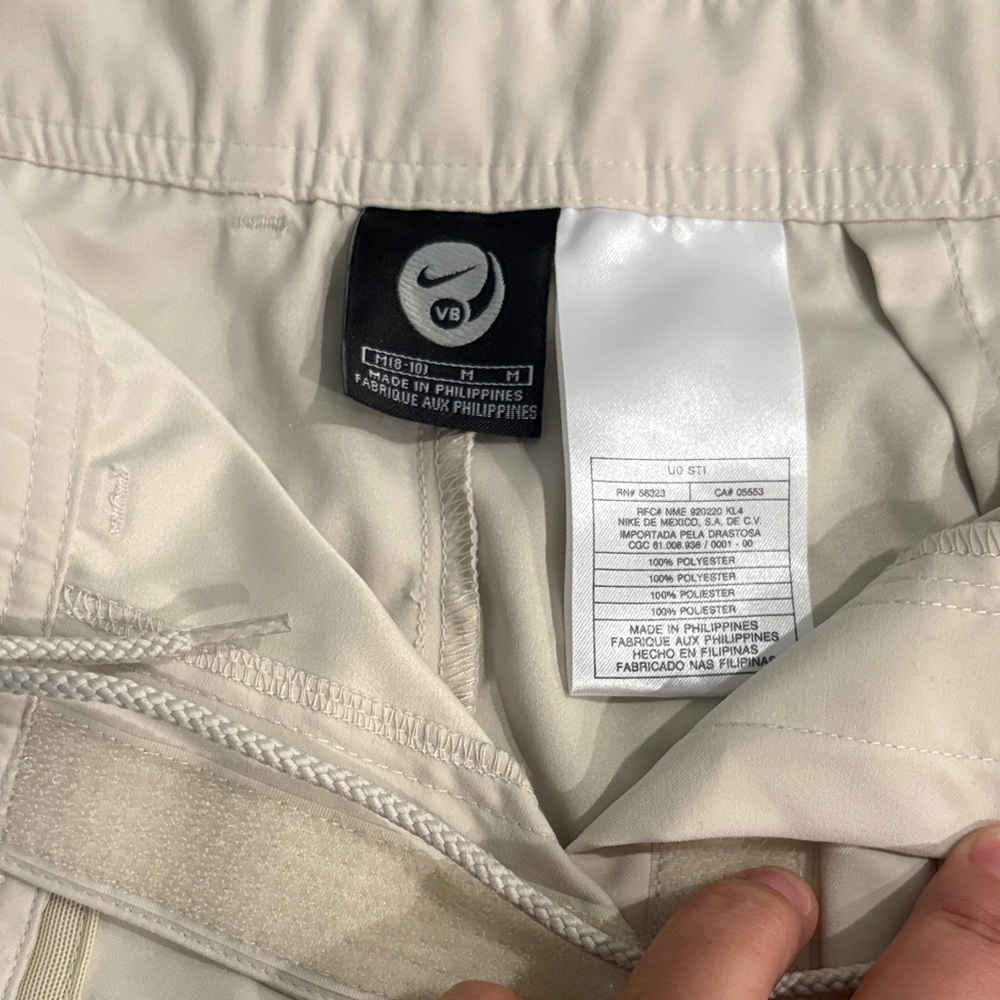 Nike woman’s/ Cream VB cargo shorts - Picture 2 of 5